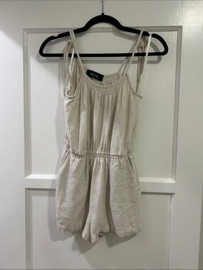 fab'rik Tie-Shoulder Linen Romper in Oatmeal